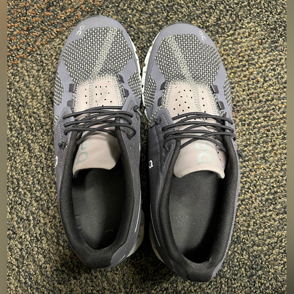 Womens on cloud running shoes size 6.5